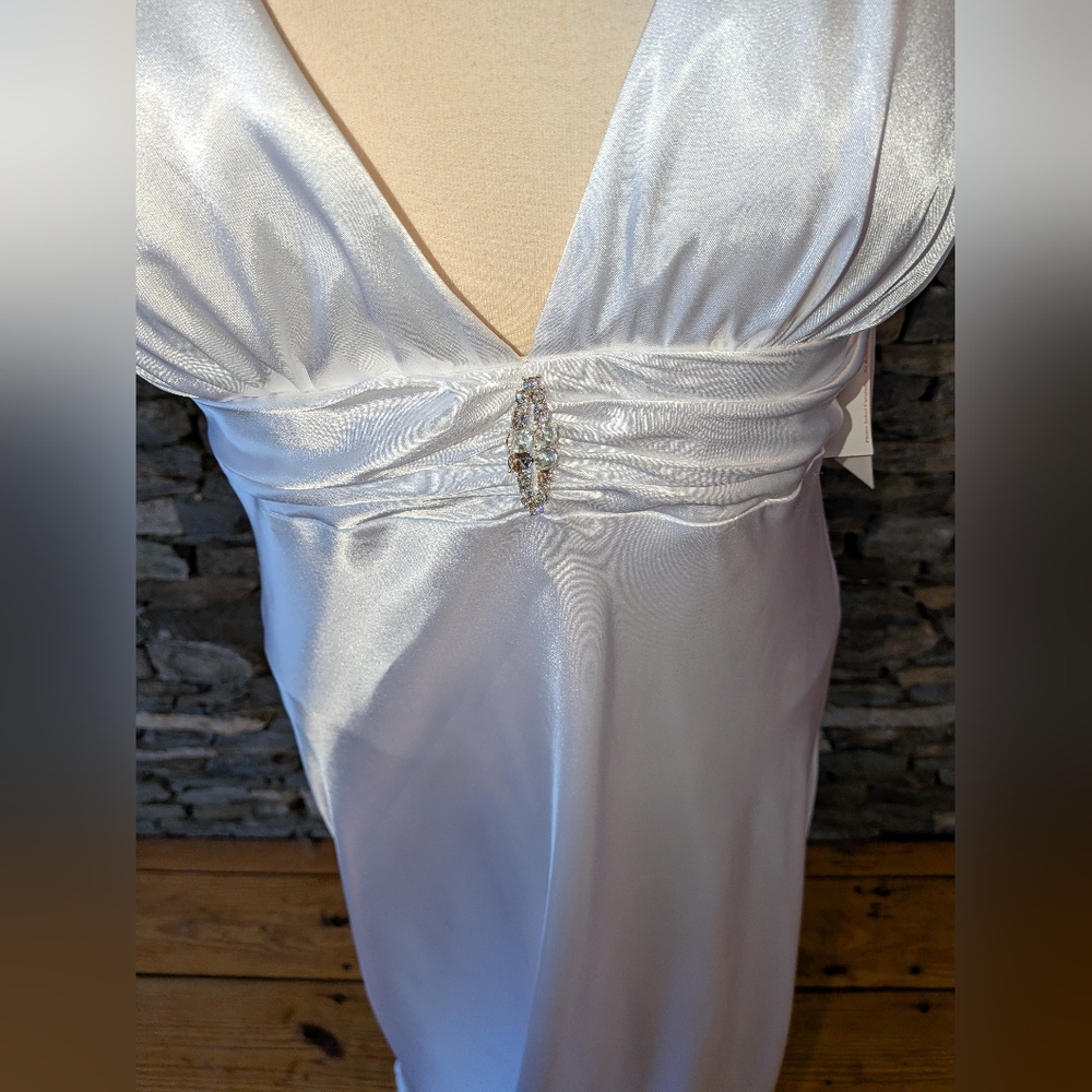 David's Bridal NWT Sexy DB Studio White Full Length Halter Gown Open Back - Picture 4 of 15